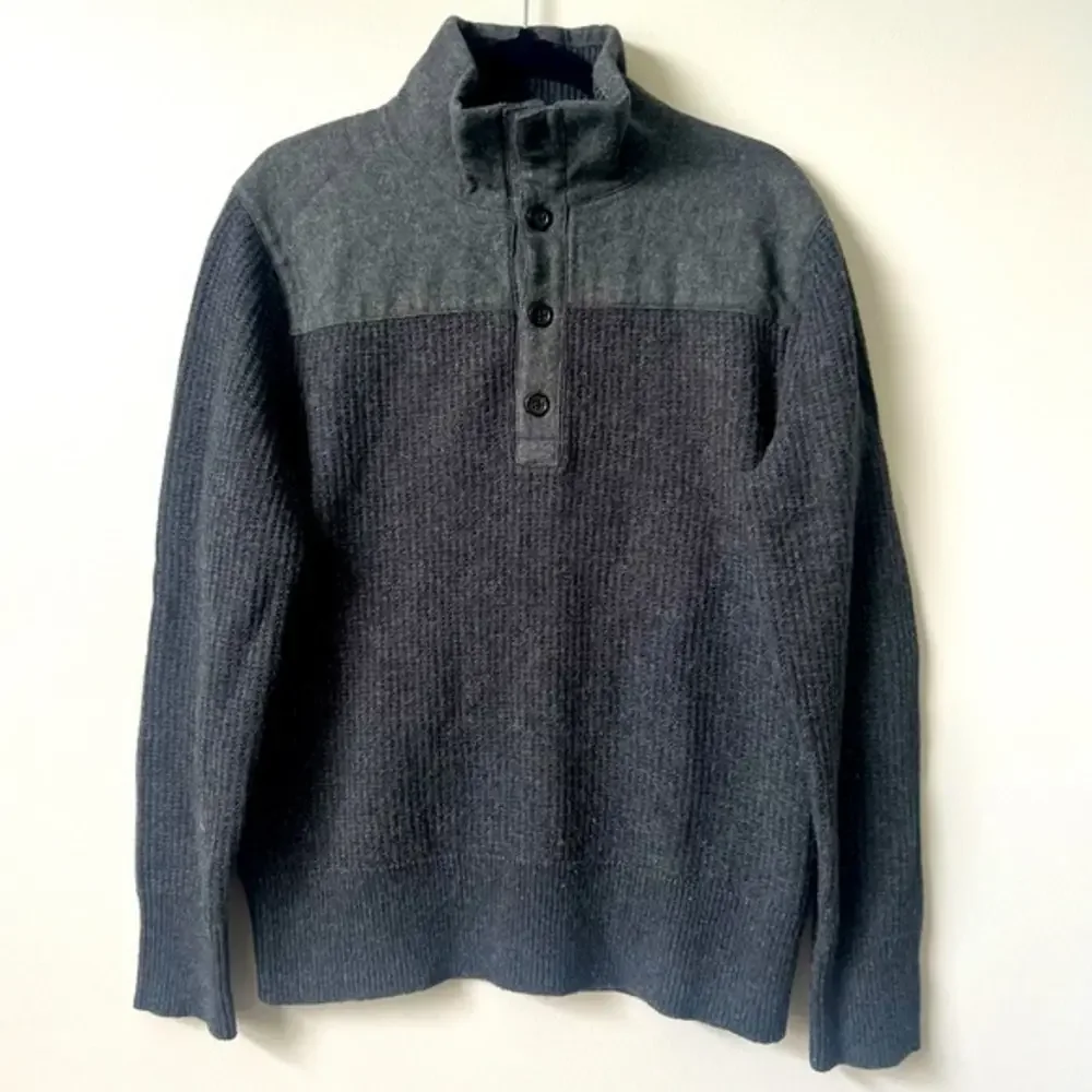 Banana Republic Button Charcoal Gray‎ Sweater